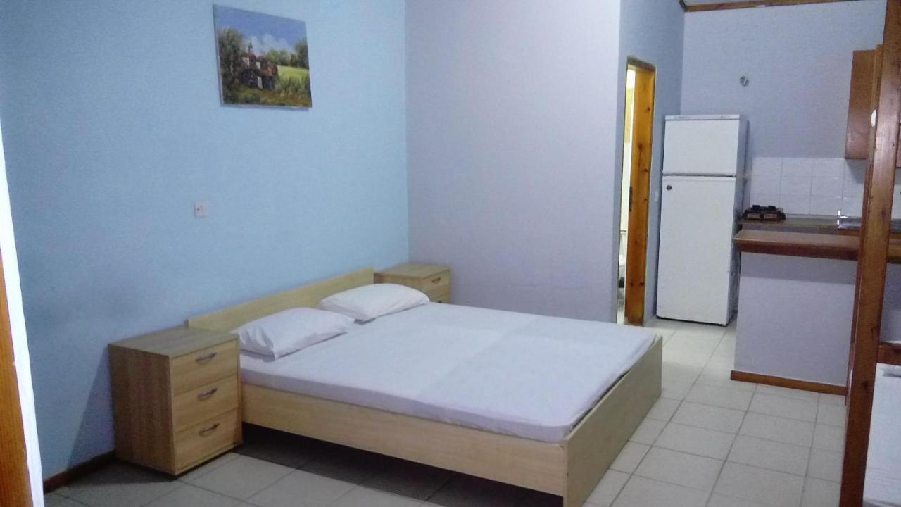 Camping Elizabeth Hotel Kalyvia Varikou Exterior photo